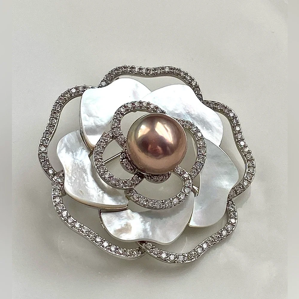 P240-Handmade Metallic Edison Pearl And Mother-of-Pearl Flower Brooch/Pendant - Picture 5 of 11